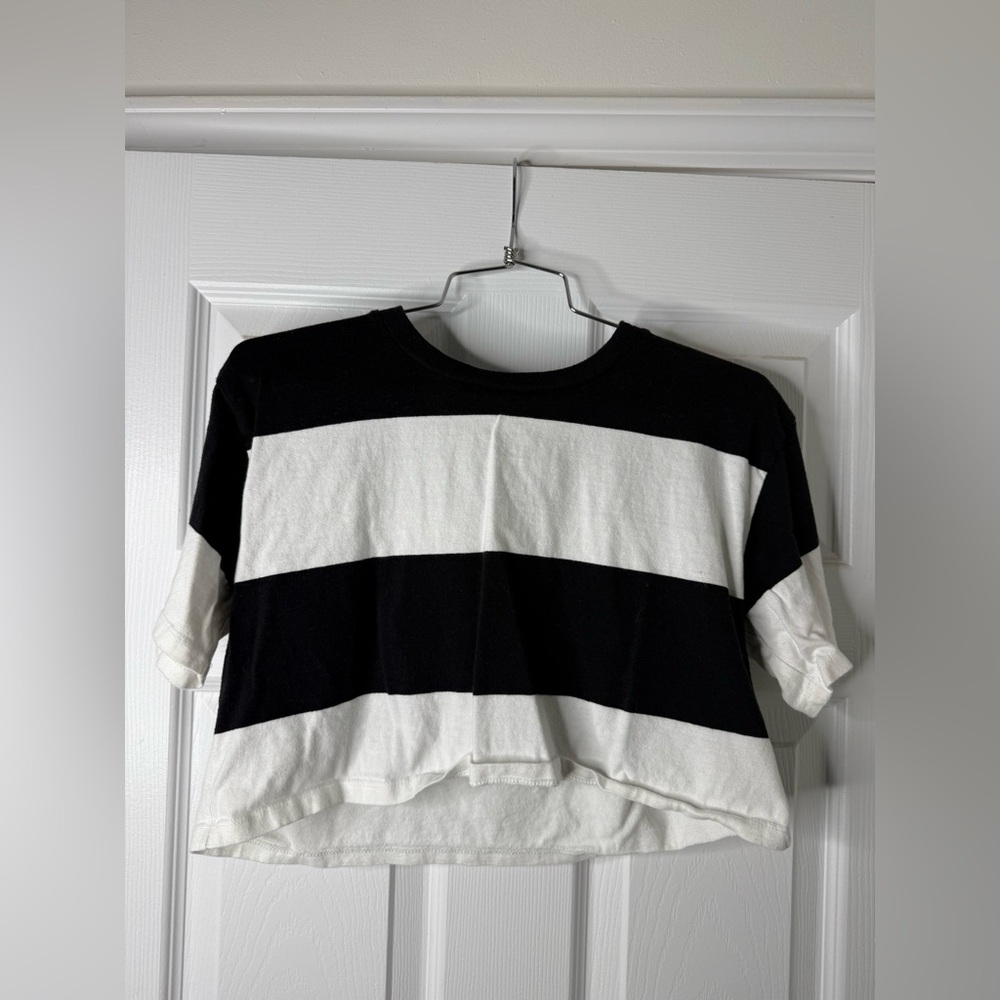 Hollister Black and White Striped Crop Top Size S